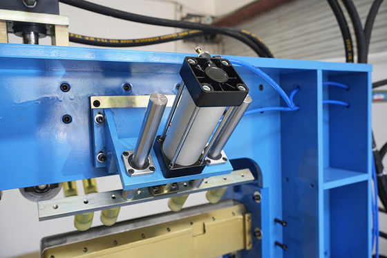 2.3KW 30MPa 0.5-1.0MPa PLC Controlled Kitchen Sink Machine for High Precision Joint and Angle Pressing