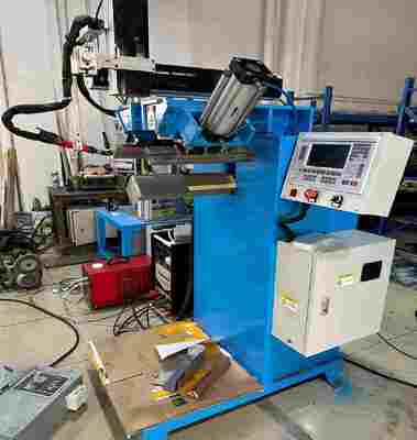 CNC Welding Machine for Vertical Seams and Bottom Corners - Special Welding Machine